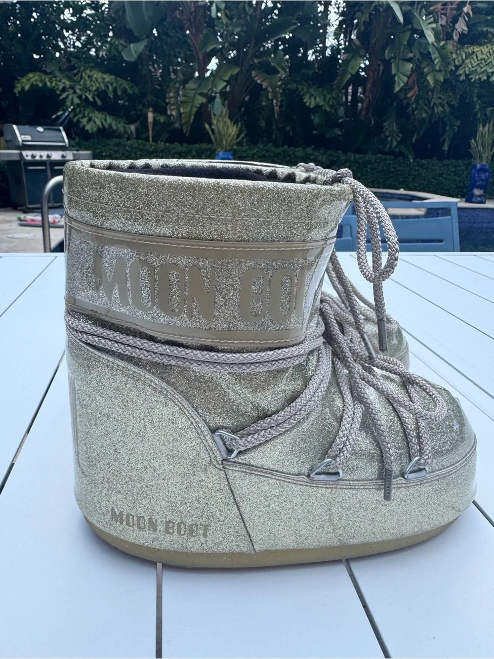 Moon Boot metallic gold